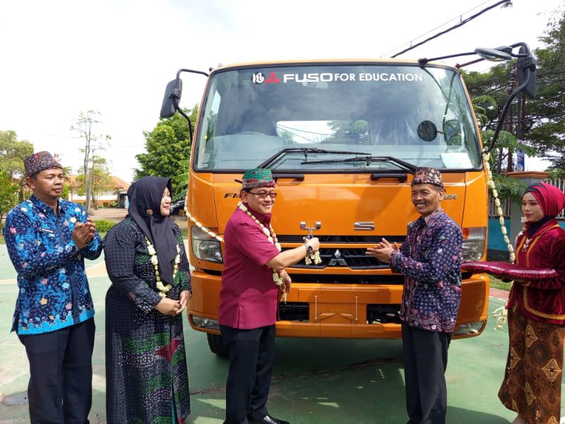 Donasi Mitsubishi Fuso Fighter