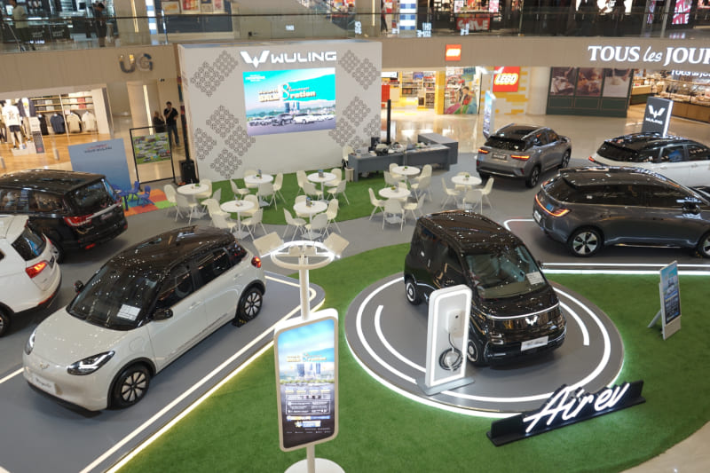 Pameran Wuling di Surabaya