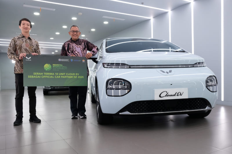 Wuling Cloud EV Menjadi Bagian Dalam Indonesia International Sustainability Forum 2025