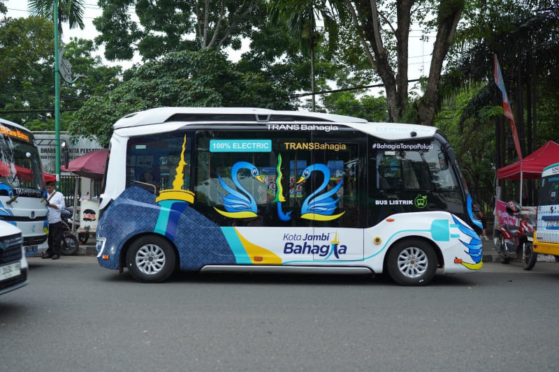 Bus dan Angkot Listrik Jambi