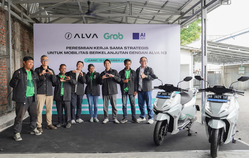 Alva Gandeng Grab dan Aizen