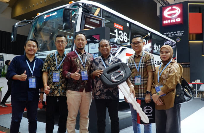 Hino Bus 136 MDBL 4x4