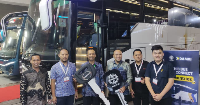 DAMRI Hino