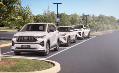 Parkir Paralel Mobil Hybrid Toyota