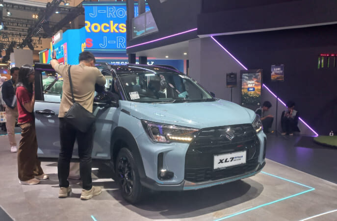 Suzuki XL7 New Alpha Ice Greyish Blue
