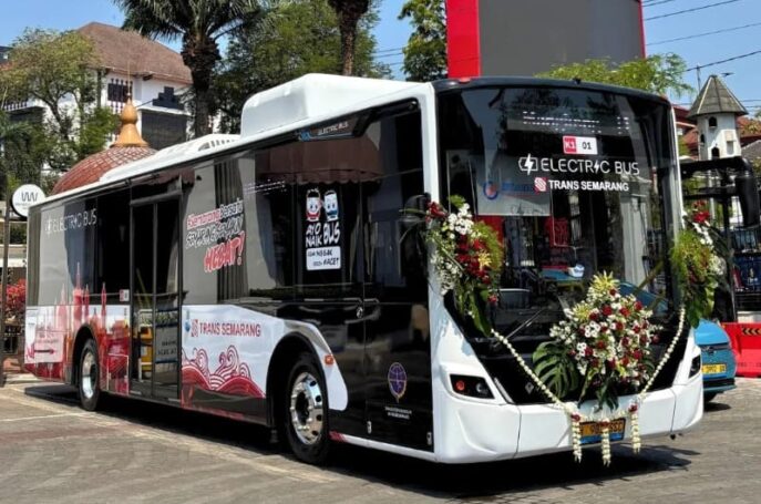 Bus Listrik Trans Semarang