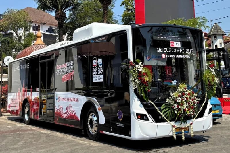 Bus Listrik Trans Semarang